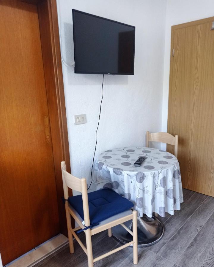 Casa Del Olivo Apartment Tucepi Bagian luar foto