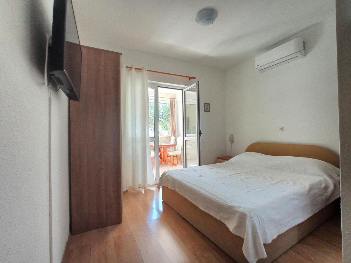 Casa Del Olivo Apartment Tucepi Bagian luar foto